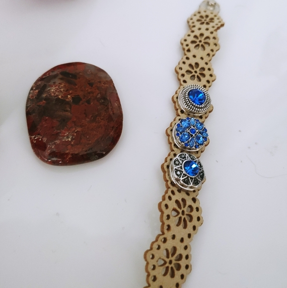 Magnolia and Vine | Tan Bracelet Blue Silver Snaps - Picture 4 of 8